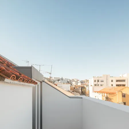 Serviced - Avenida アパート