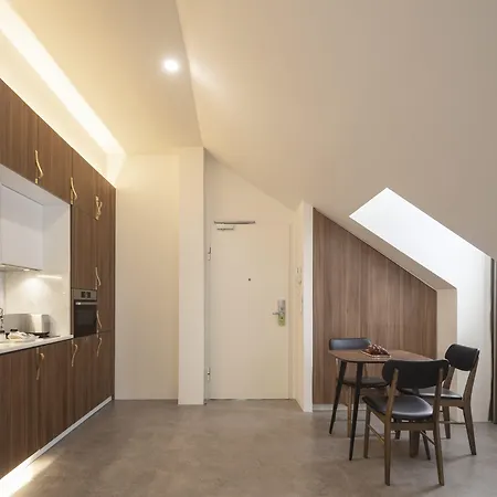 Serviced - Avenida アパート *